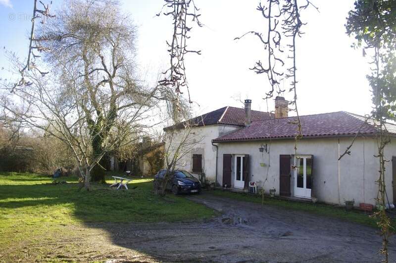 Propriété  6 pièces + dépendances sur 19 HA de terrain à vendre LAGRAULET DU GERS - photo 5