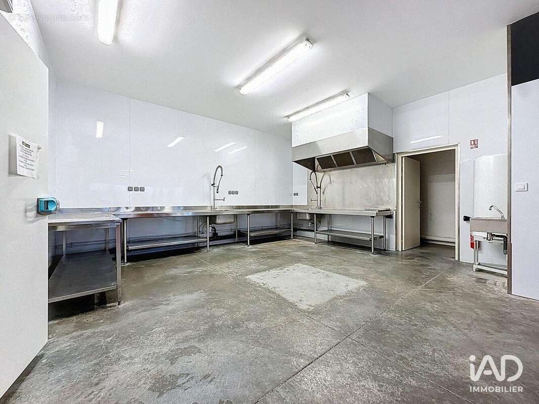 Photo 2 - Commerce à CROIX