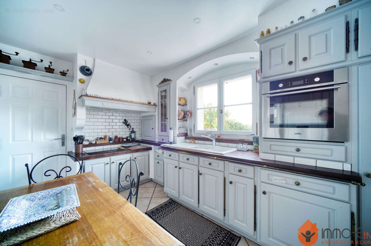 Maison à CONDE-SAINTE-LIBIAIRE