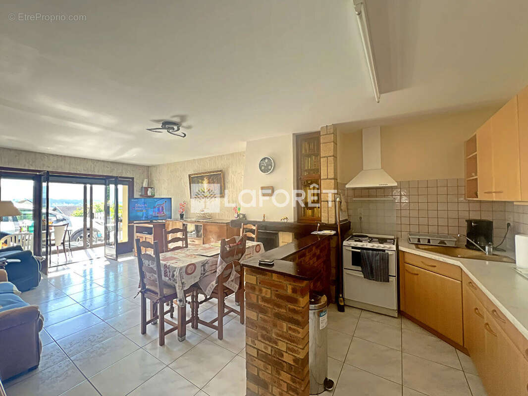 Maison à MARIGNA-SUR-VALOUSE