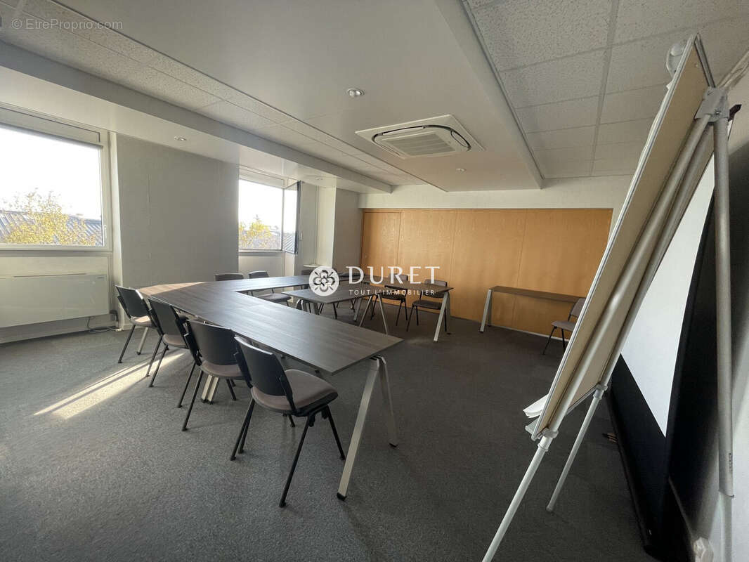 Commerce 958 m² à Mouilleron-Le-Captif  - photo 8