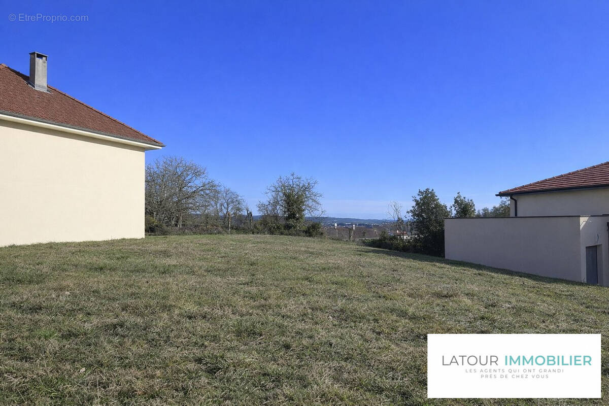 Terrain à SAINT-ALBAN-DE-ROCHE