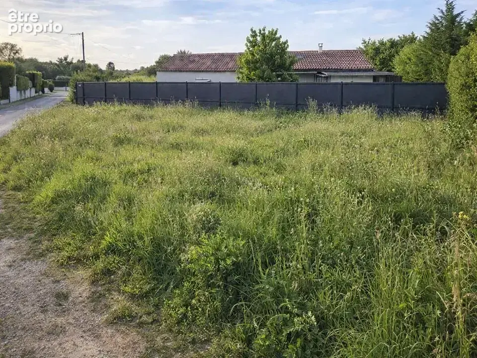 Photo Terrain à Peujard au prix de 63 000€