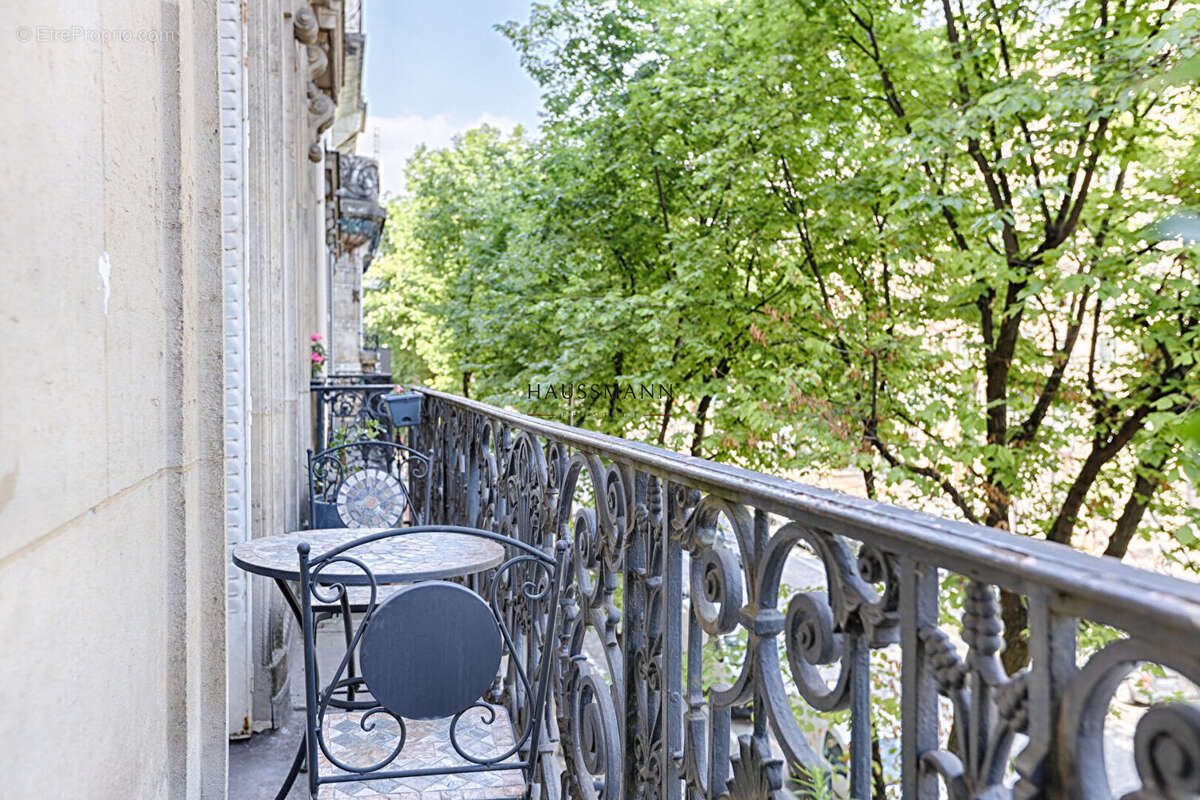 Appartement à PARIS-8E