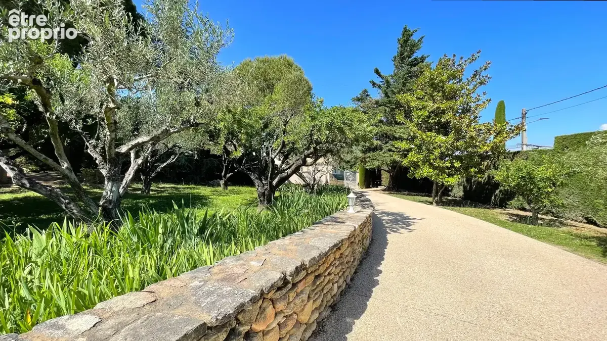 Proche Pont du Gard, villa avec parc paysager, piscine et double garage - photo 22