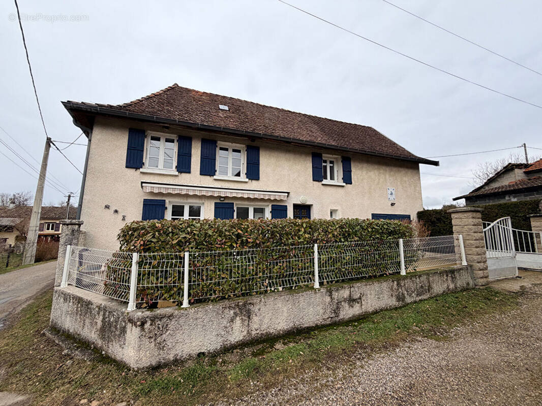 Maison à MONTREVEL