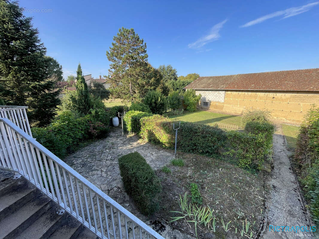 Maison à NEUVILLE-LES-DAMES