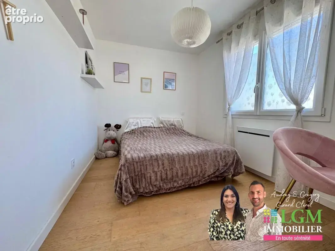 LAVÉRUNE – 4 chambres, piscine et un intérieur qui surprend - photo 8