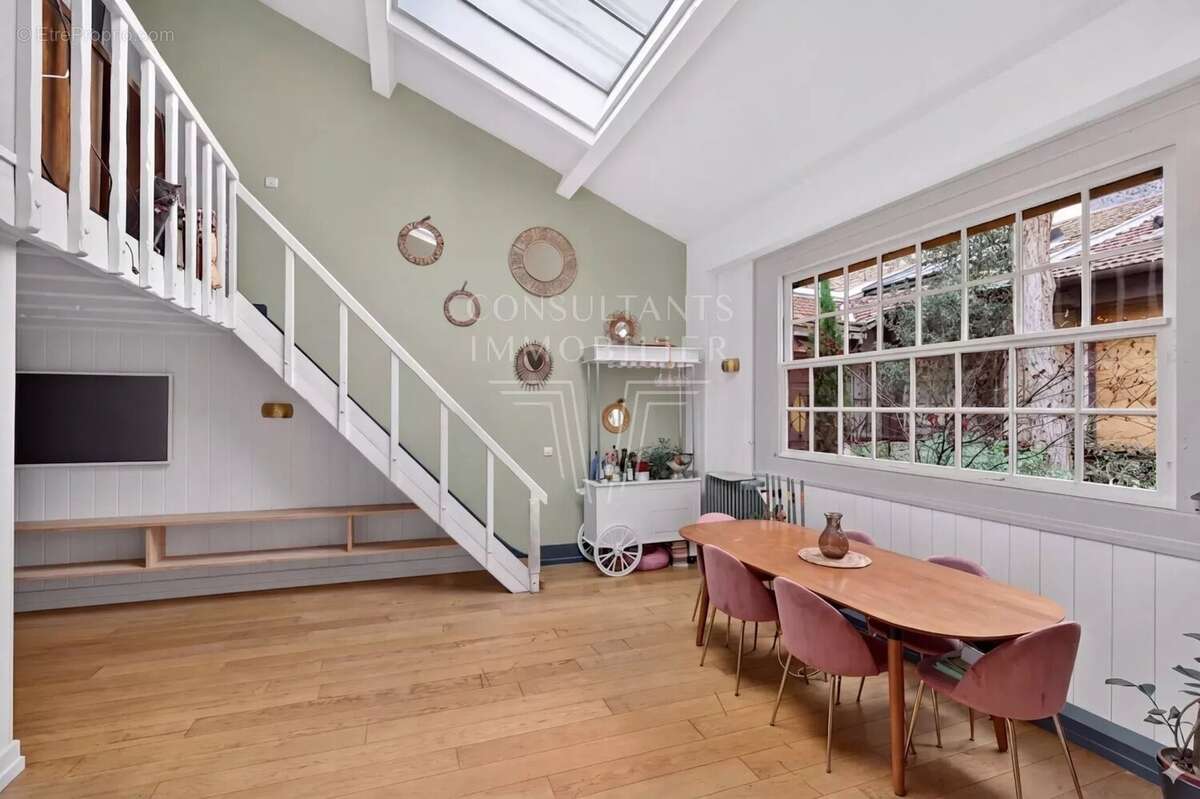 Appartement à PARIS-16E