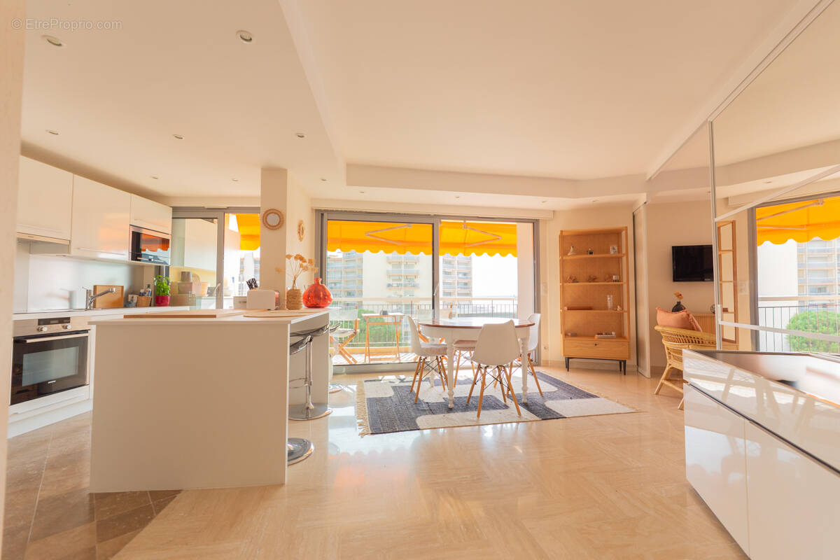 Appartement à MANDELIEU-LA-NAPOULE