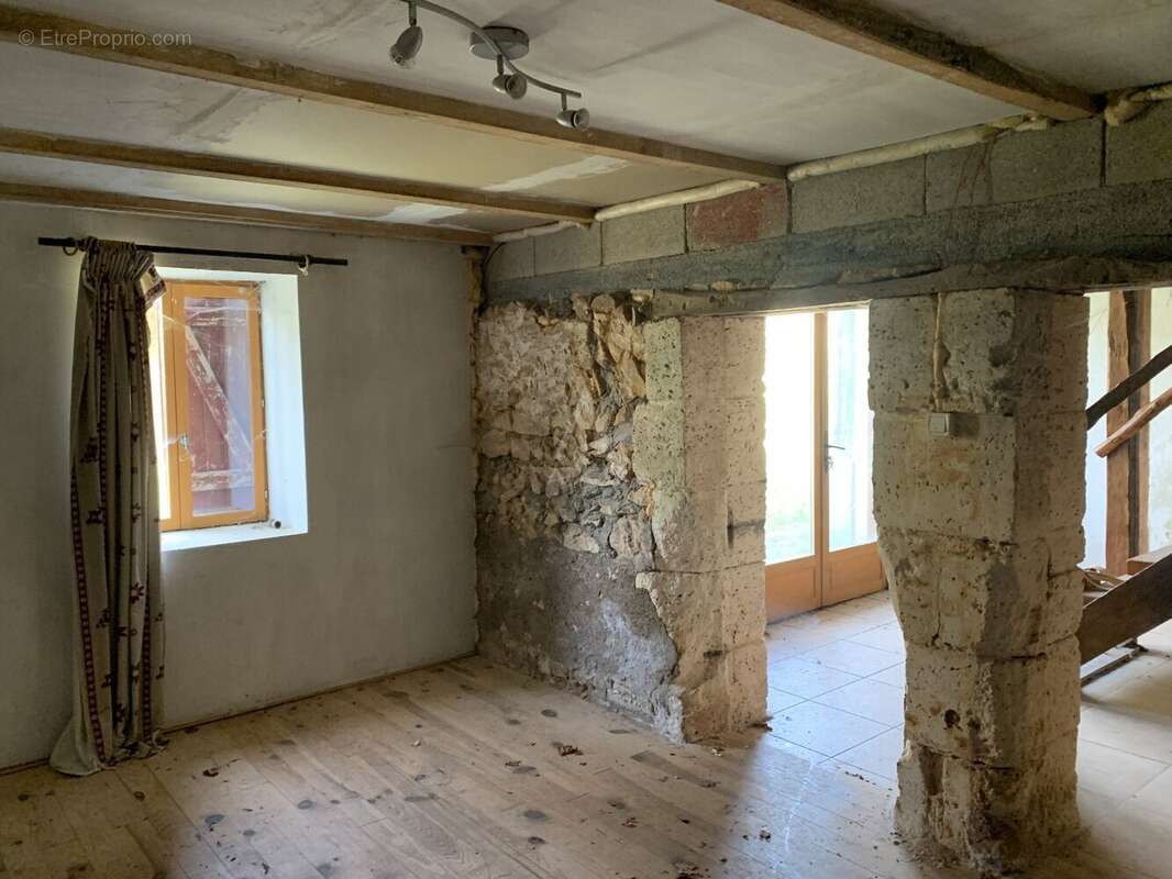 Ensemble immobilier proche de la Rochefoucauld - photo 8