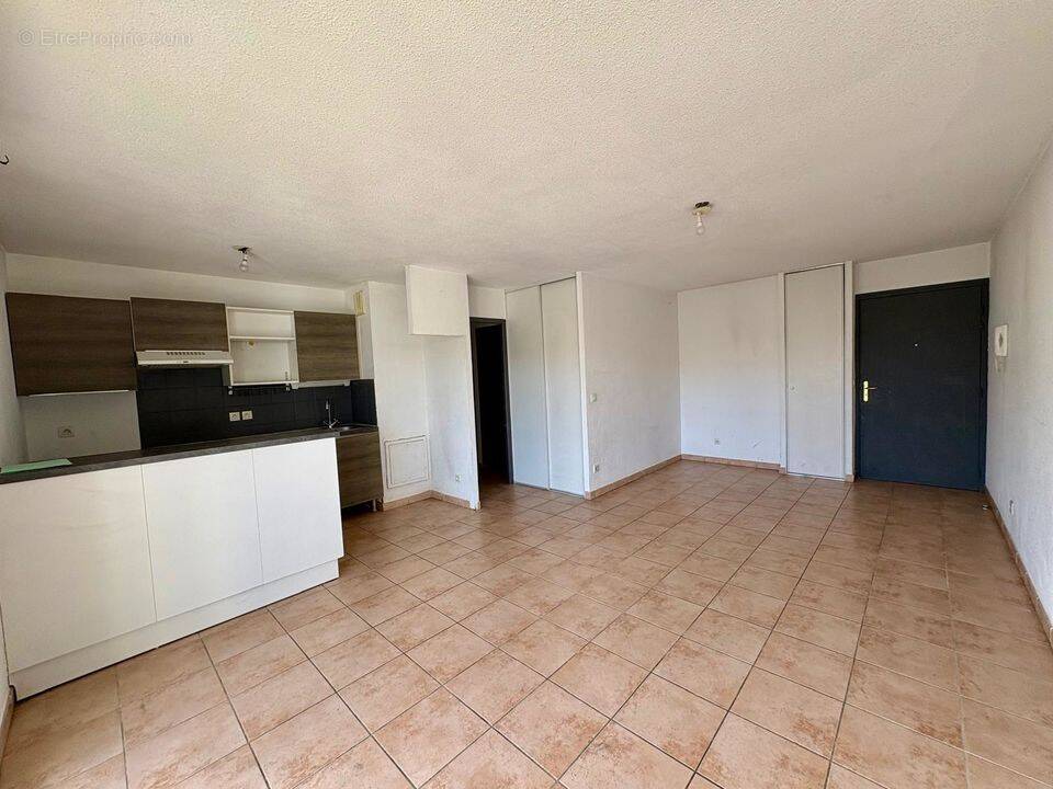 SEJOUR/ CUISINE - Appartement à ANNEMASSE