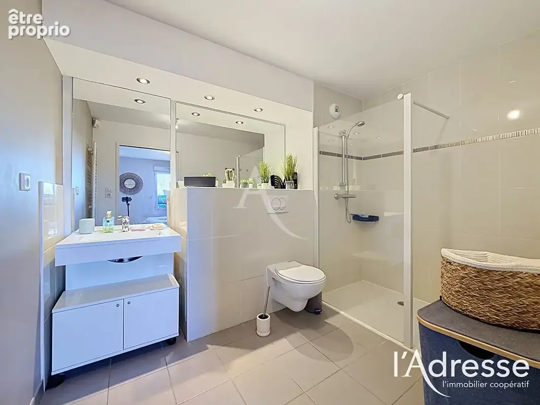 Saint-Avertin - T2 48 m² de 2011, terrasse sud, ascenseur, 2 parkings et cave - photo 9