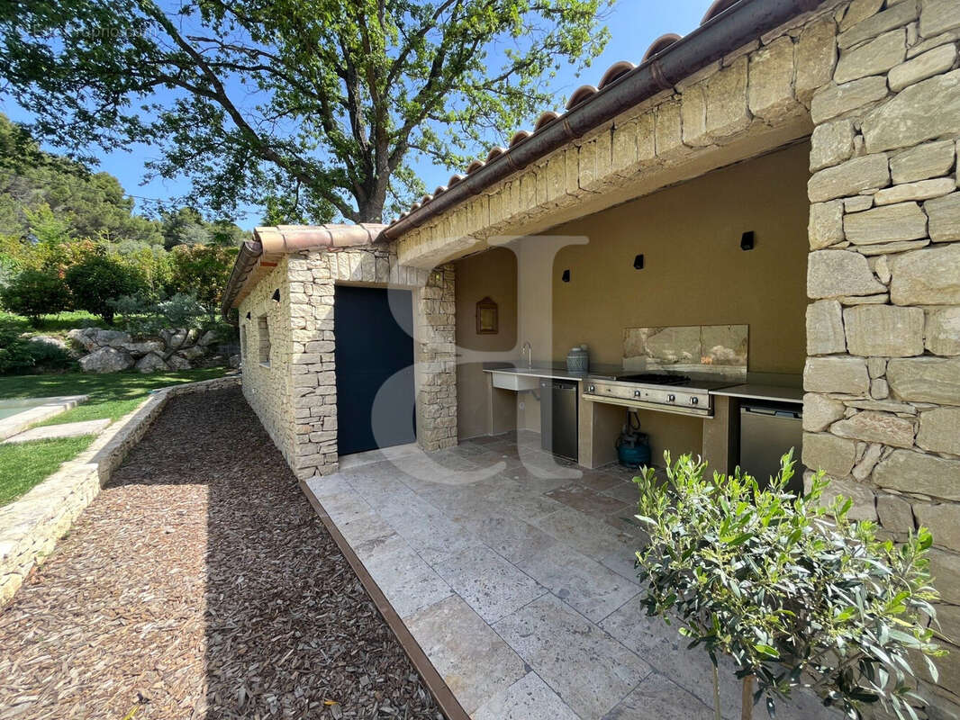 Maison à L'ISLE-SUR-LA-SORGUE