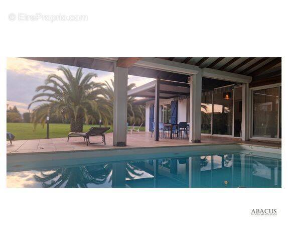 Maison 231 m² à Cambo-Les-Bains  - photo 1