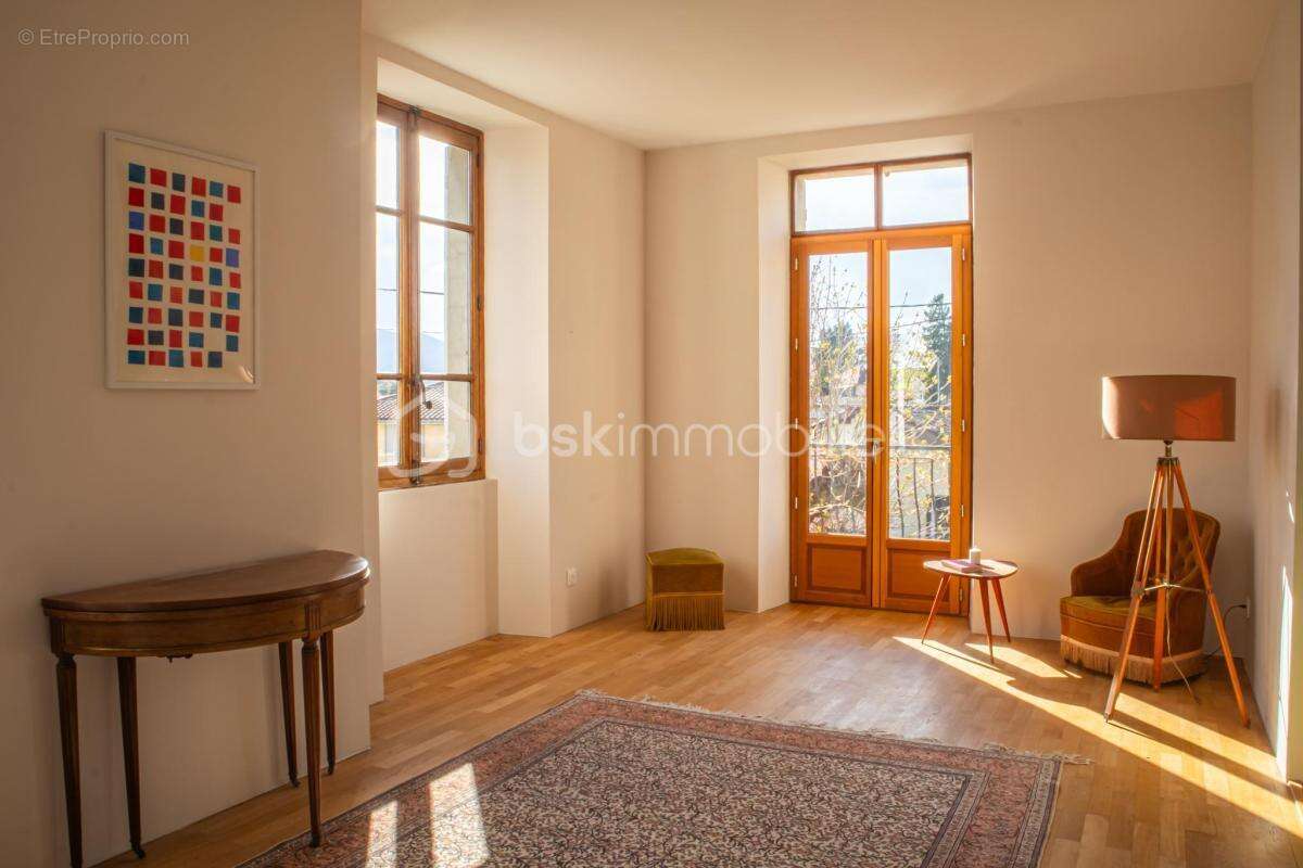 Maison à CHARNECLES