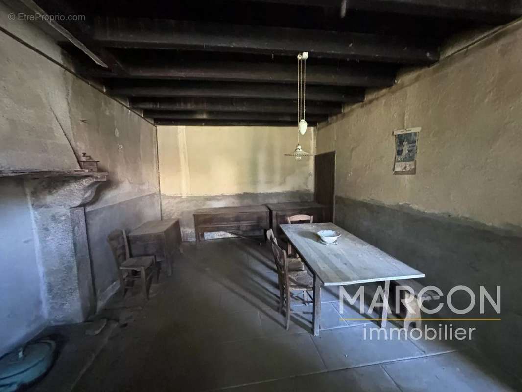 Maison à SAINT-JULIEN-LE-CHATEL