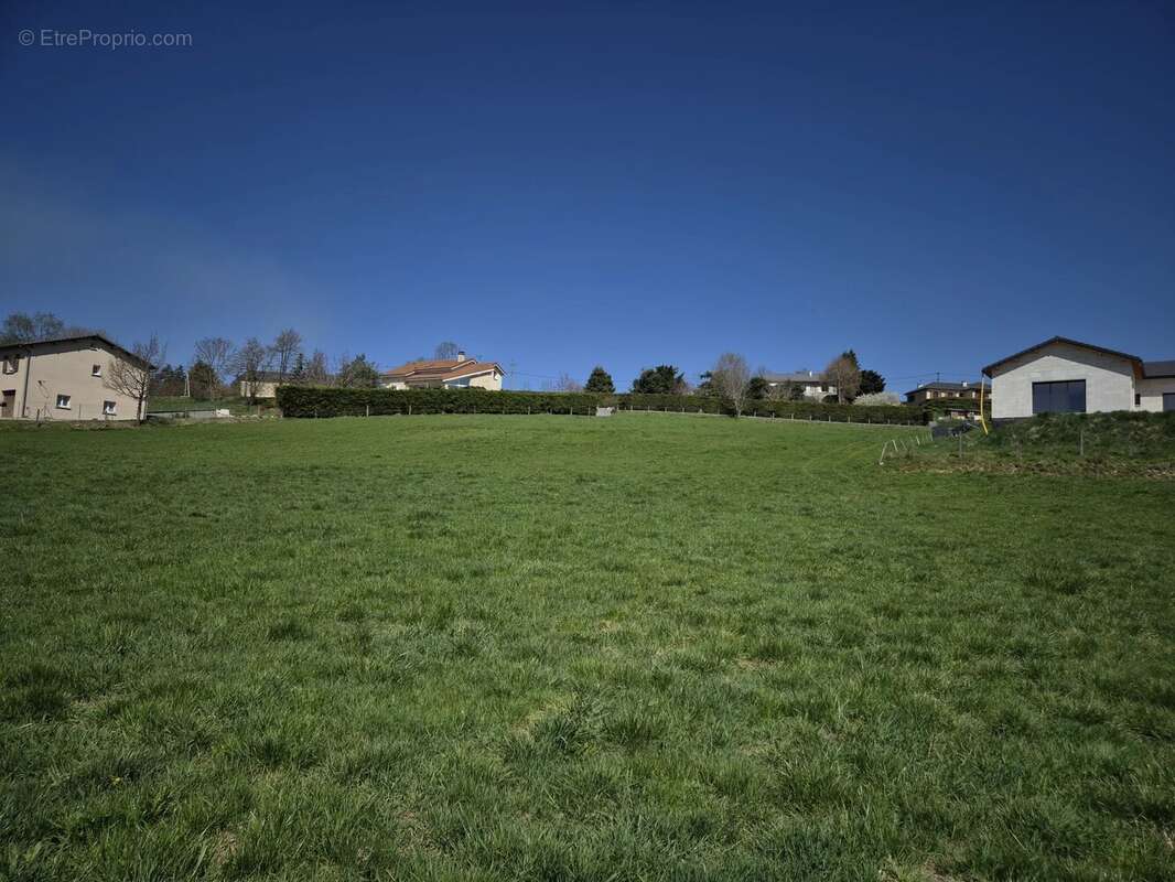 Terrain à SAINT-PIERRE-EYNAC