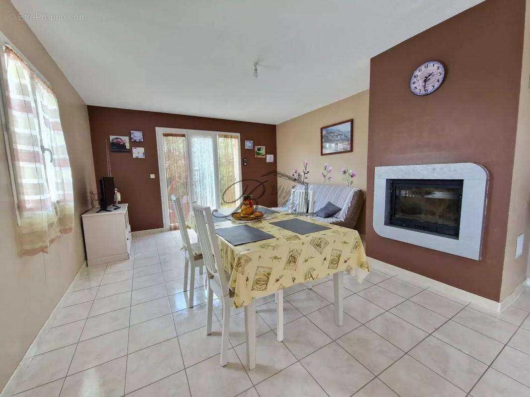Maison à LA MOTTE-D'AIGUES