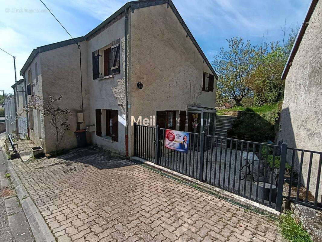 Maison à CHAMPSEVRAINE