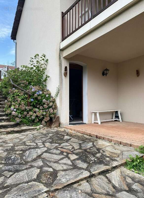 Maison à EYMOUTIERS