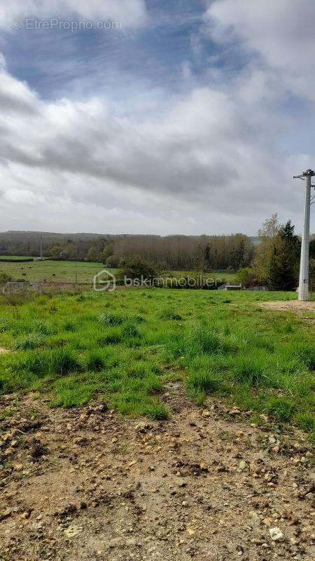 Terrain à CIVRAY-DE-TOURAINE