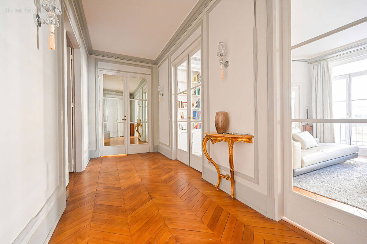 Appartement à PARIS-8E