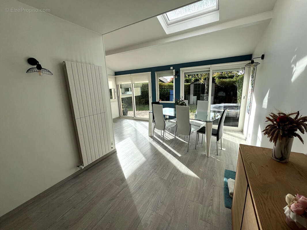 Maison à VOISINS-LE-BRETONNEUX