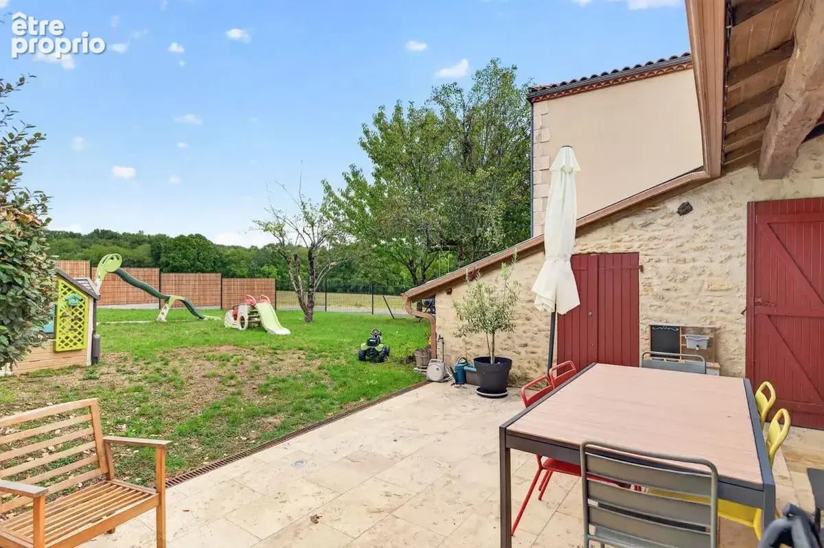 Séjour cathédrale, pierre et jardin : maison avec séchoir à Veyrines-de-Vergt - photo 15