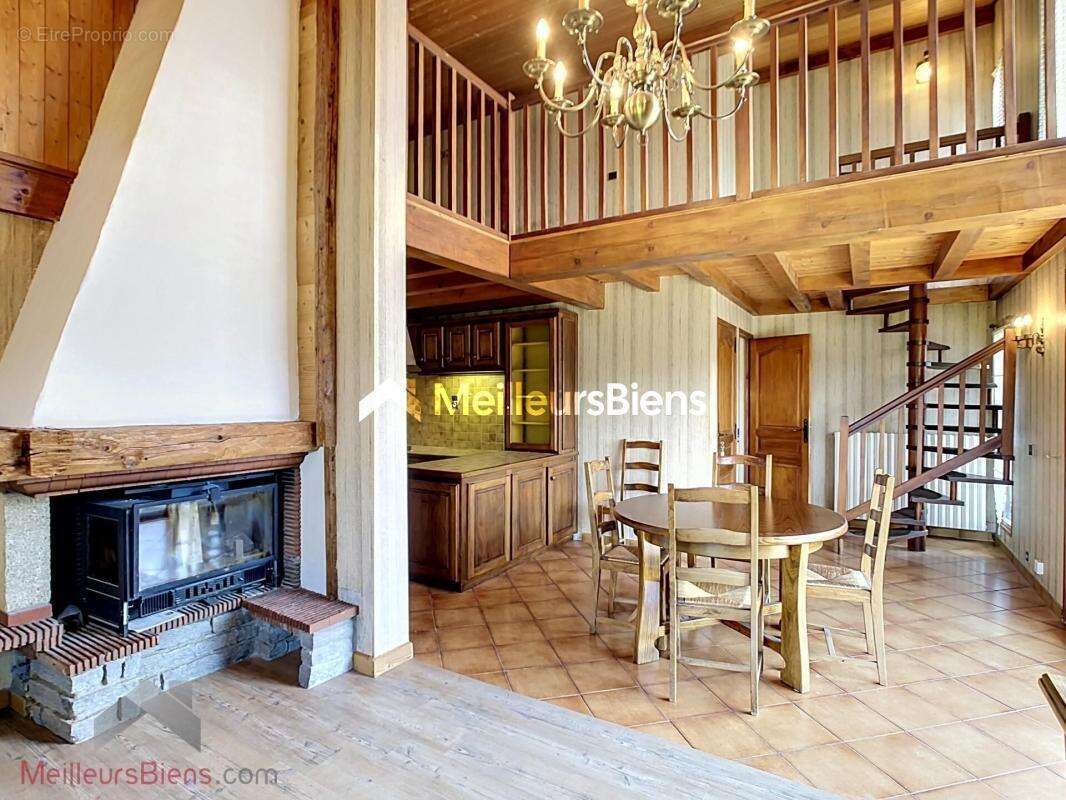 Maison à NOTRE-DAME-DE-BELLECOMBE