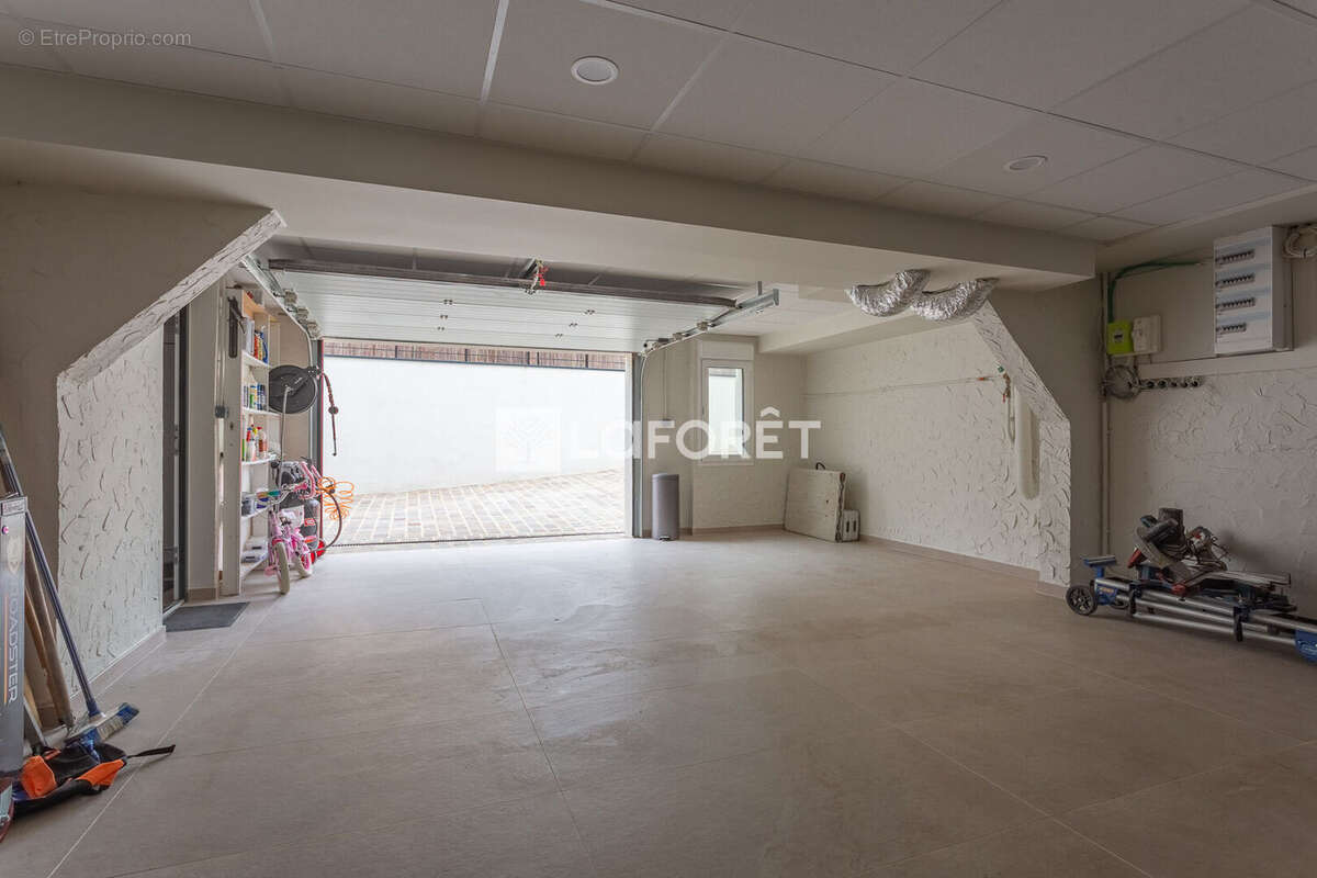 Maison à SAINT-MAURICE-MONTCOURONNE