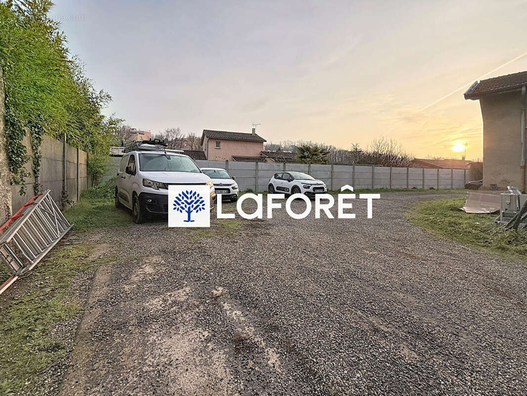 Commerce à NEUVILLE-SUR-SAONE