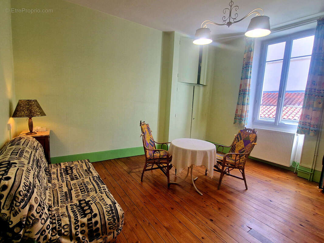 Maison de caractère restaurée avec jardin et garage - photo 11