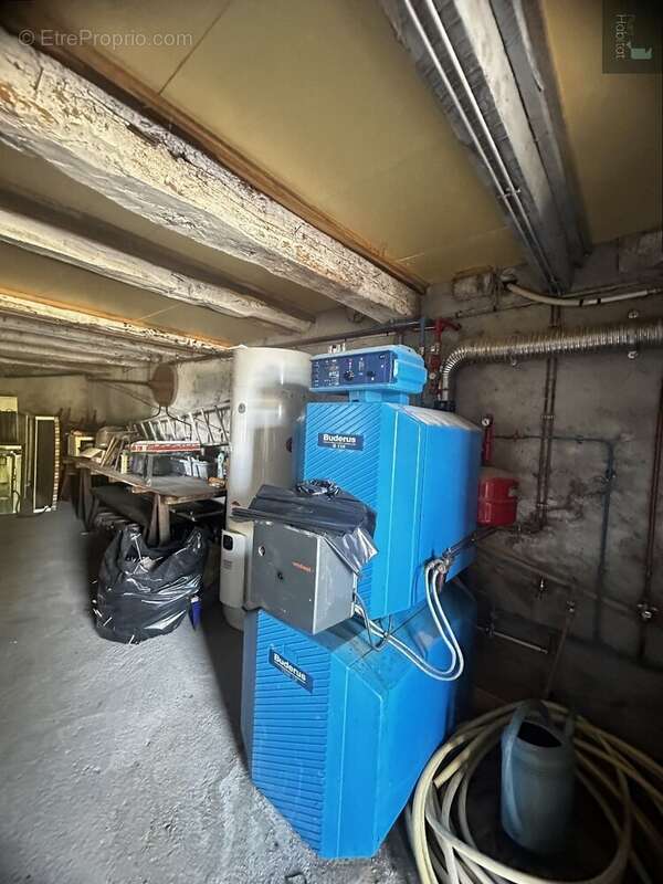 Maison en pierre, en partie rénovée, 4chambres,2 salle de bains, garage et puit  sur terrain  attenant de 5890m² - photo 17