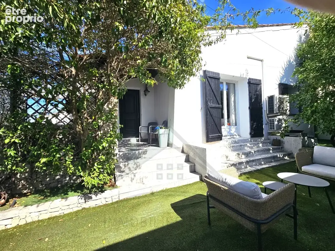 Châteauneuf-les-Martigues   La Mède . Villa 4 chambres + T2 indépendant. Piscine . 2 stationnements. - photo 8