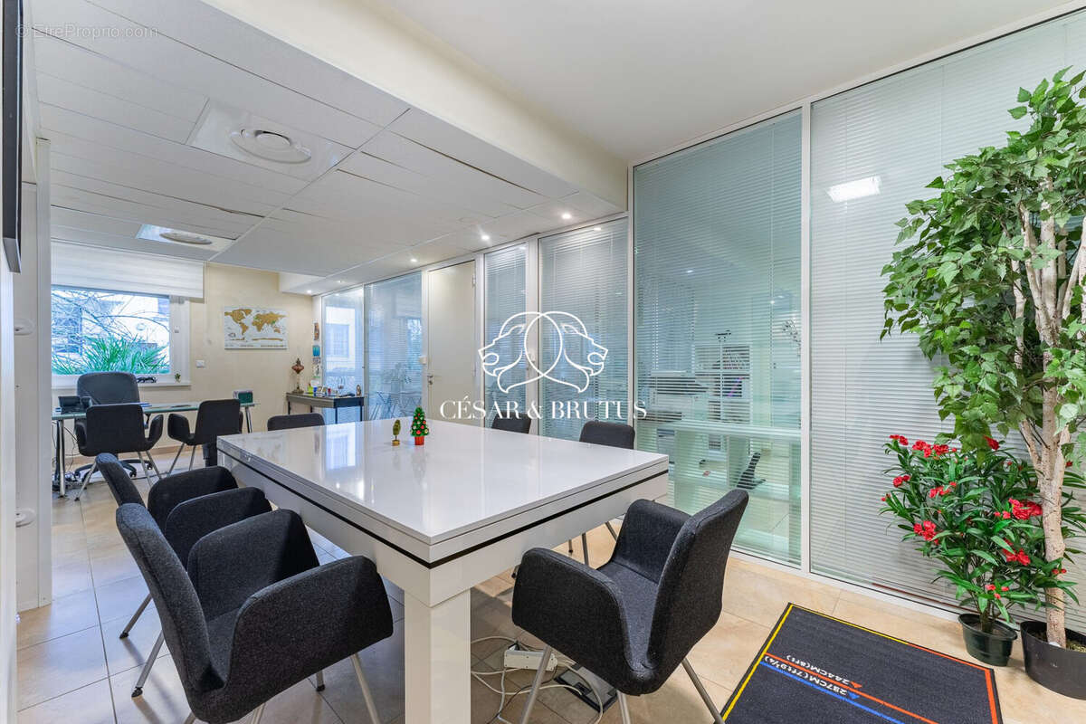 Commerce 210 m² à Lyon-6e  - photo 3