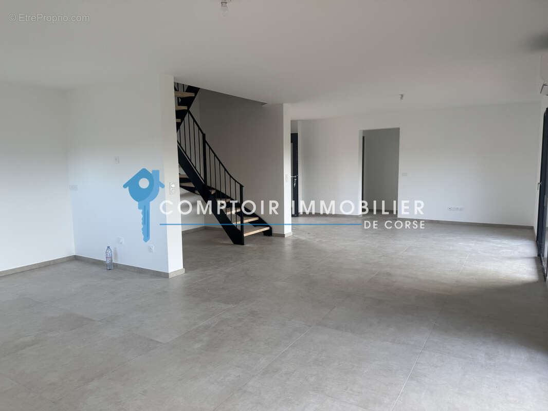 Villa T5 avec piscine et garage Secteur Ghisonaccia - photo 3