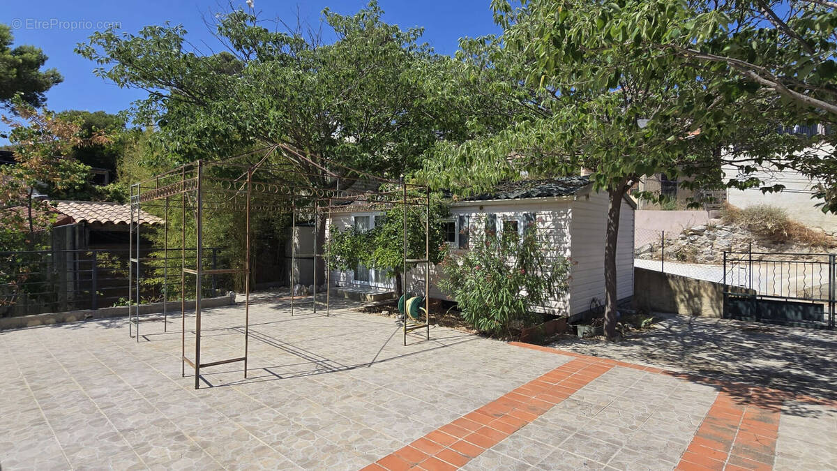 Maison à LE CASTELLET