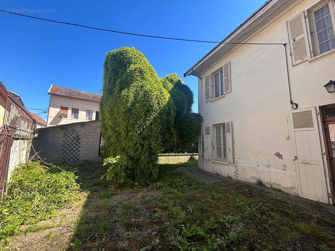Maison à SAINT-GENIX-SUR-GUIERS