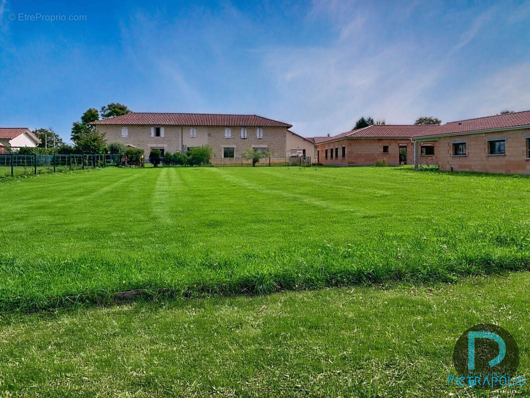Terrain à SAINT-BENIGNE