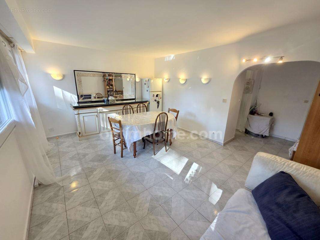 Sarcelles - Rue Louis Lebrun - Appartement 4 pièces - 74 m2 - 159 000 € FAI - photo 3