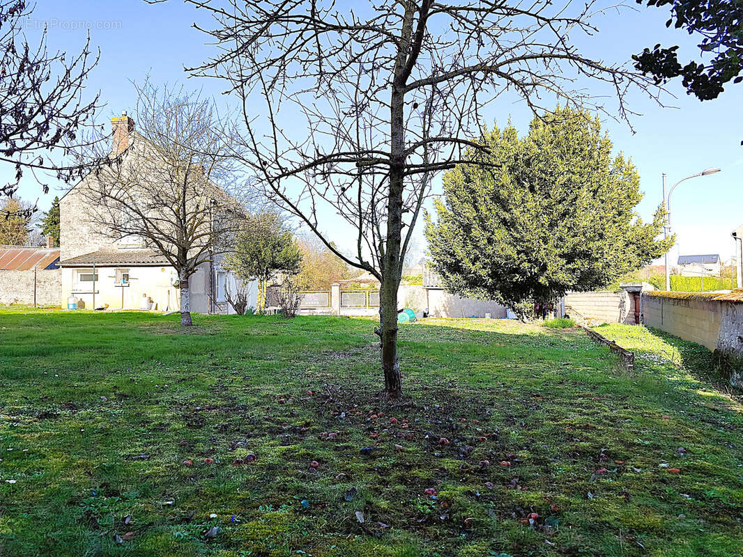 Maison à YMONVILLE