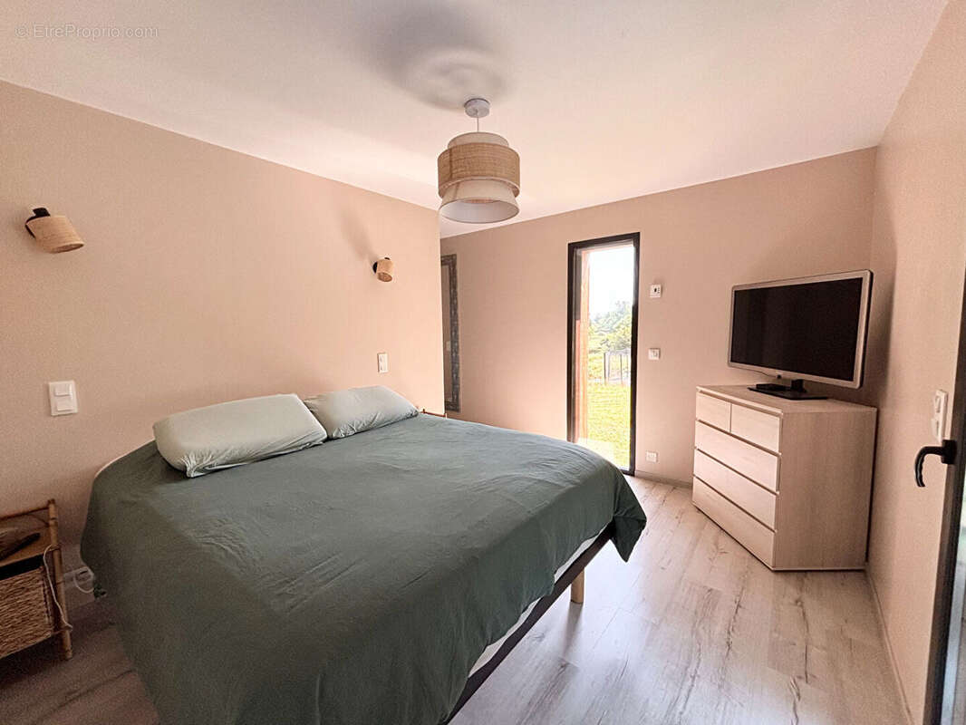 Maison contemporaine plain-pied 5 chambres 153.53 m2 - photo 9