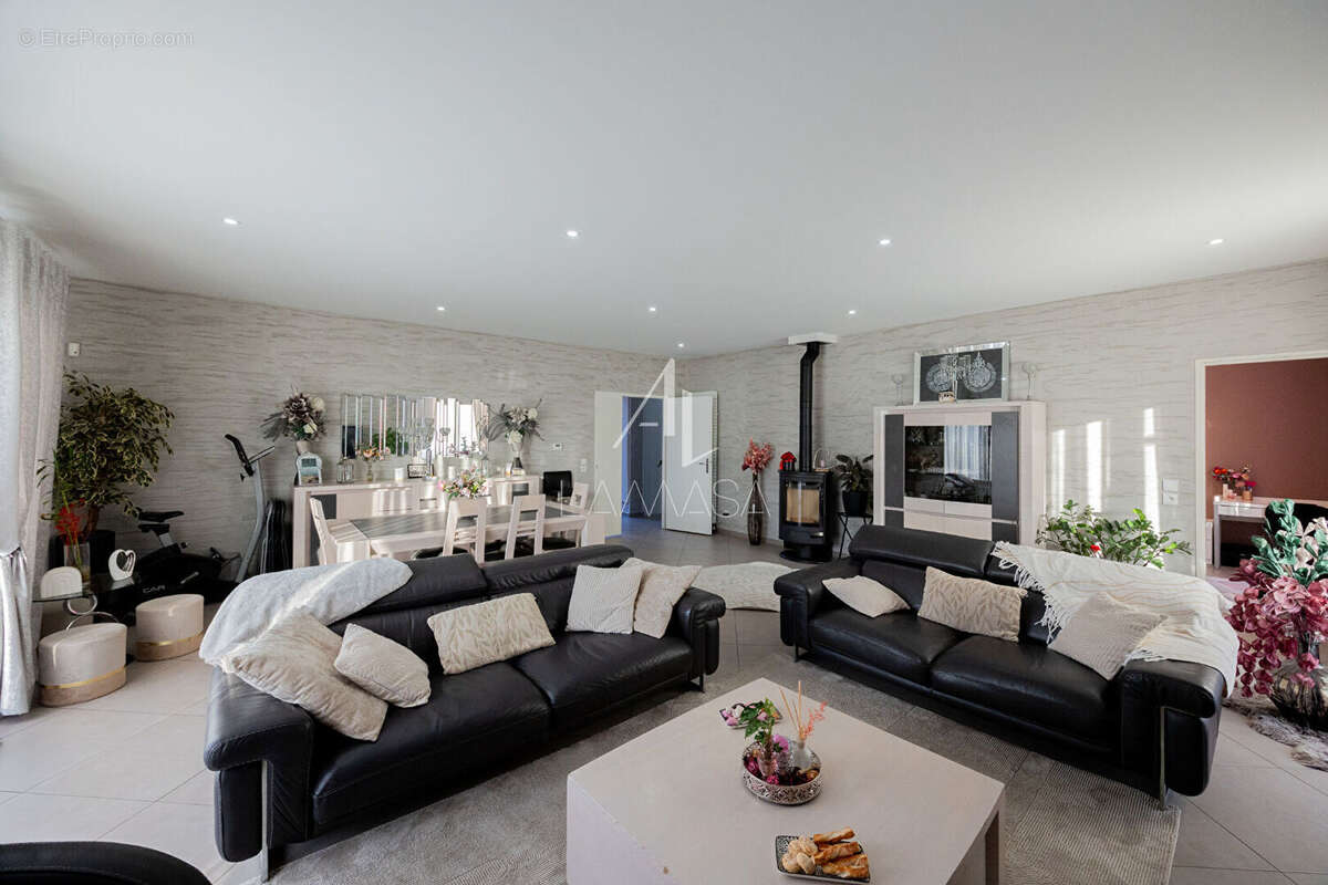 Maison à MONTEVRAIN