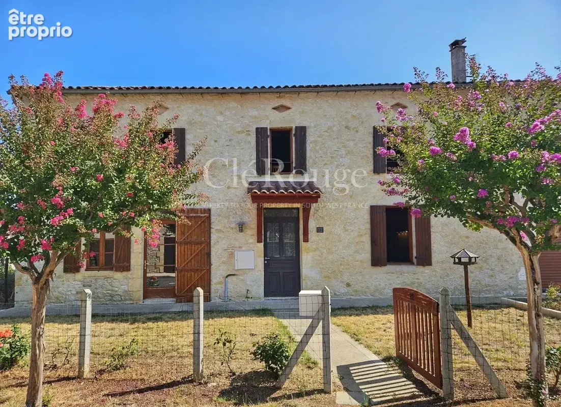 Charmante propriété à la campagne avec piscine, vues dégagées et beau potentiel d’aménagement - photo 1