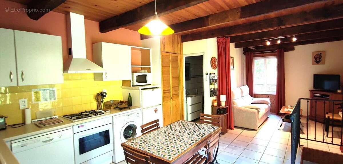 Maison à LIVINHAC-LE-HAUT