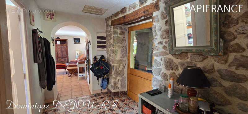 Maison à SAINT-MICHEL-DE-CHABRILLANOUX