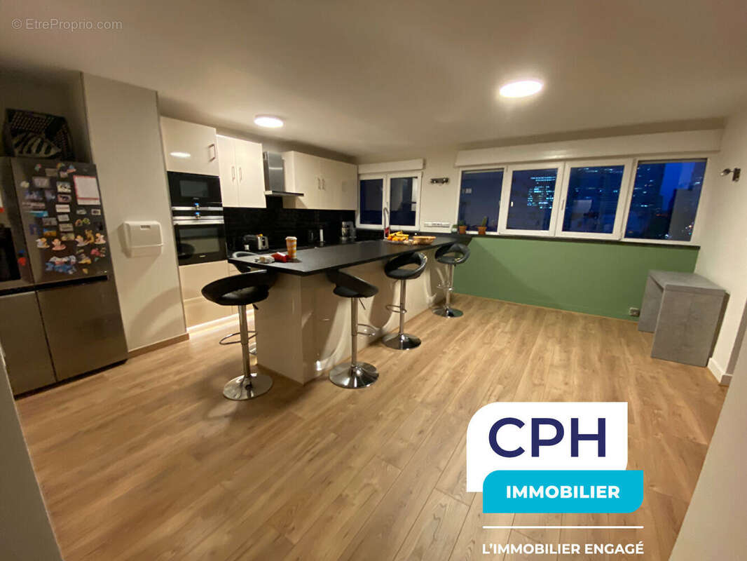 Appartement à COURBEVOIE