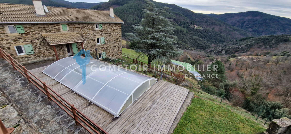 Maison à LE COLLET-DE-DEZE