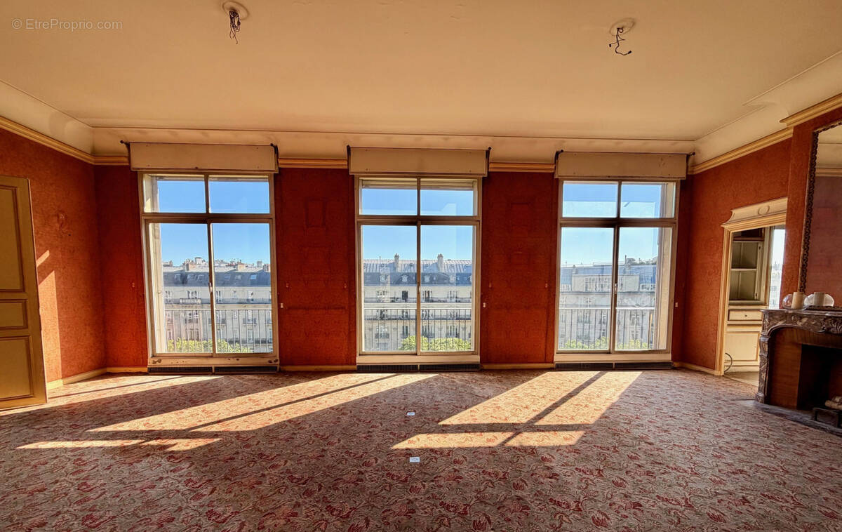 Appartement à PARIS-16E